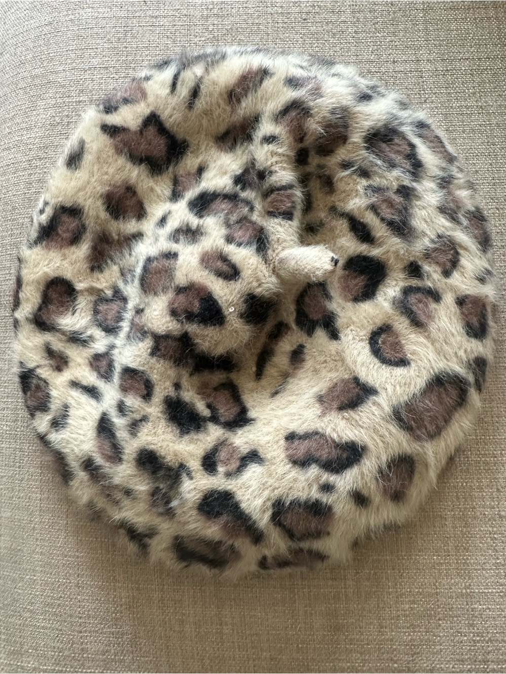 Charming Charlie Faux Fur Leopard Print hat.
41% real Angora rabbit hair - Picture 6 of 6
